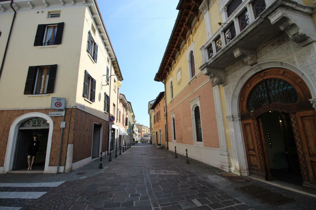 La Mansarda Di Juliette Daire Desenzano del Garda Dış mekan fotoğraf