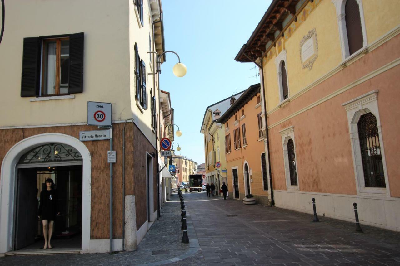 La Mansarda Di Juliette Daire Desenzano del Garda Dış mekan fotoğraf